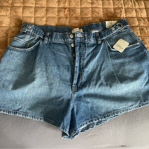 **NEW** FREE PEOPLE JEAN SHORTS
